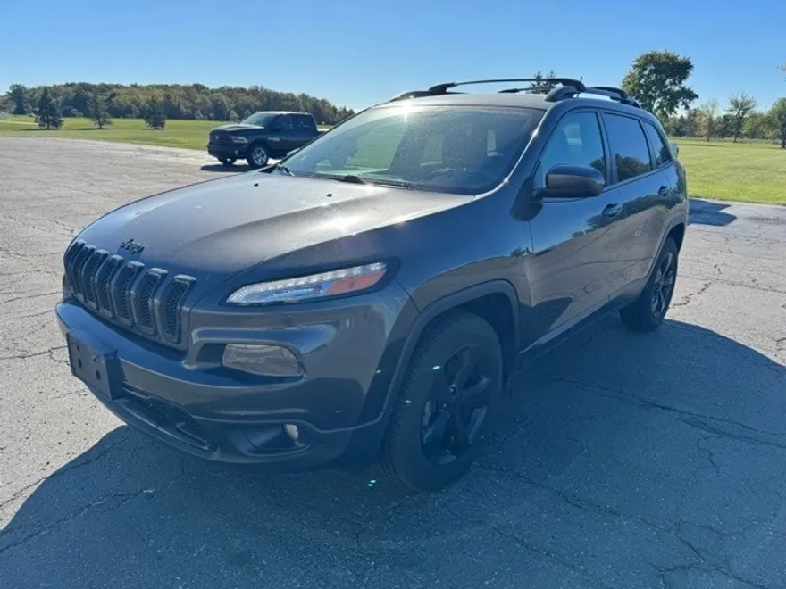 2016 Jeep Cherokee Altitude photo 1