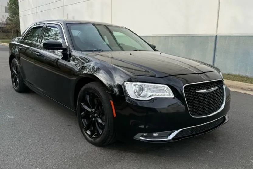 2015 Chrysler 300 Limited photo 1