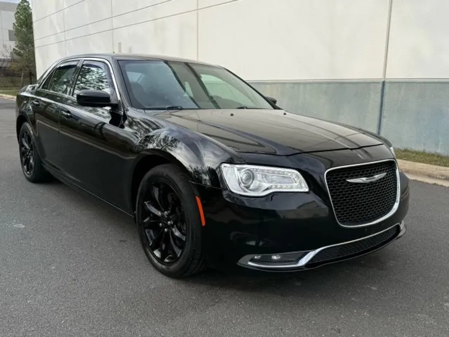 2015 Chrysler 300 Limited photo 1