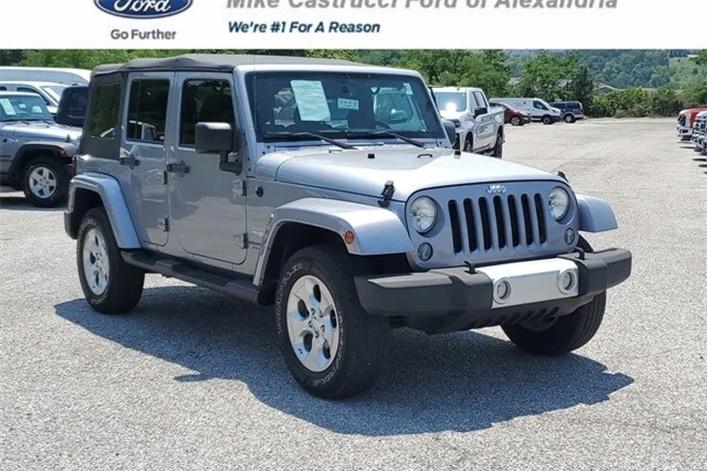2015 Jeep Wrangler Unlimited Sahara photo 1