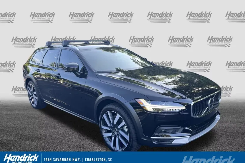 2026 Volvo V90 Cross Country B6 photo 1