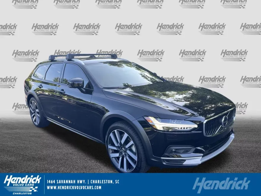 2026 Volvo V90 Cross Country B6 photo 1