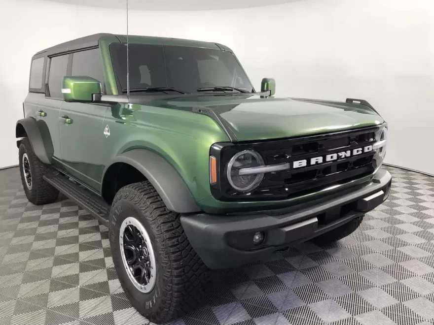 2022 Ford Bronco Outer Banks photo 1