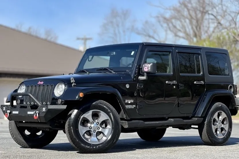 2017 Jeep Wrangler Unlimited Sahara photo 1