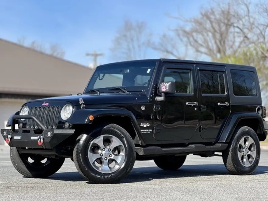 2017 Jeep Wrangler Unlimited Sahara photo 1