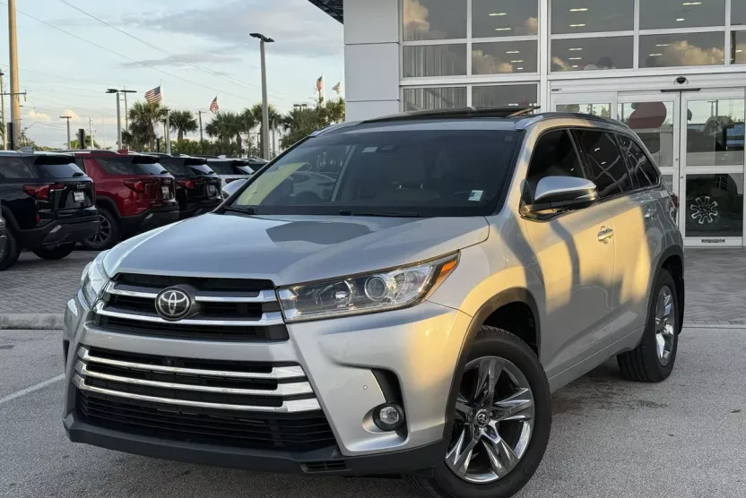2019 Toyota Highlander Limited Platinum photo 1