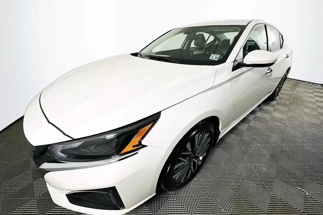 2025 Nissan Altima SV photo 1