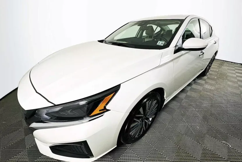 2025 Nissan Altima SV photo 1