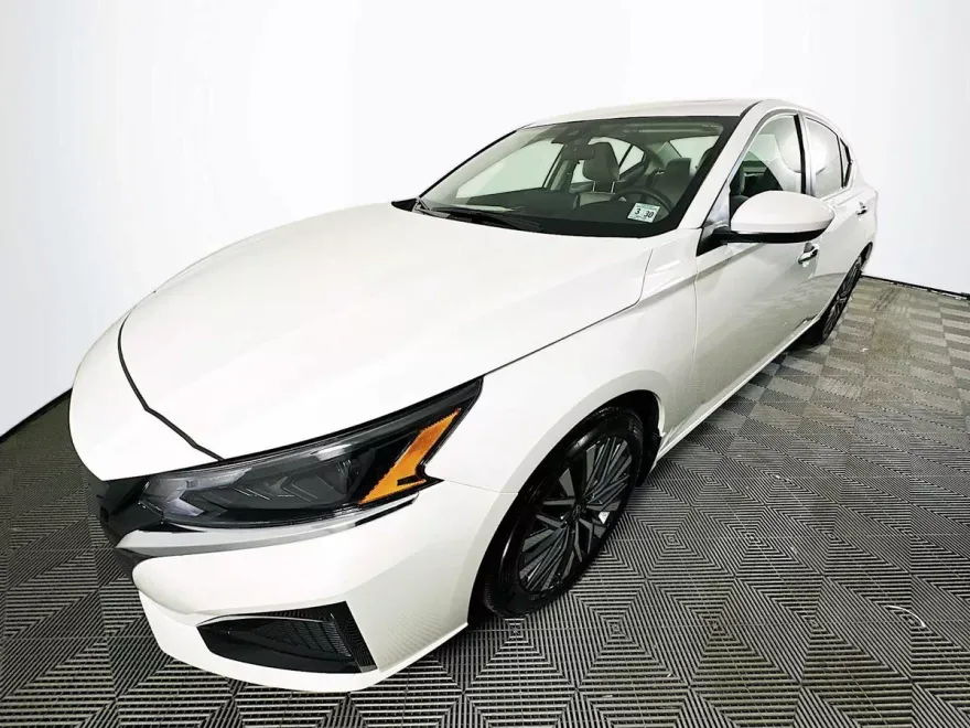 2025 Nissan Altima SV photo 1