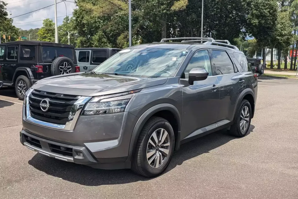 2022 Nissan Pathfinder SL photo 1