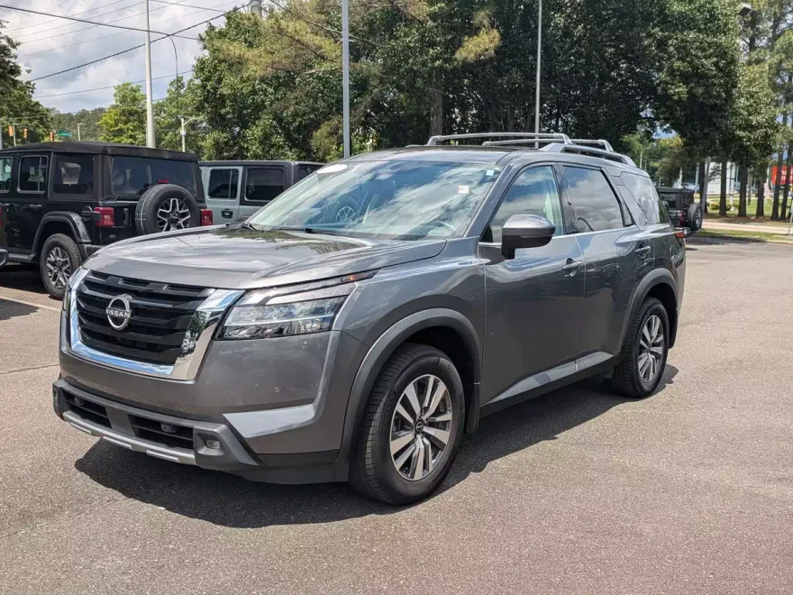 2022 Nissan Pathfinder SL photo 1