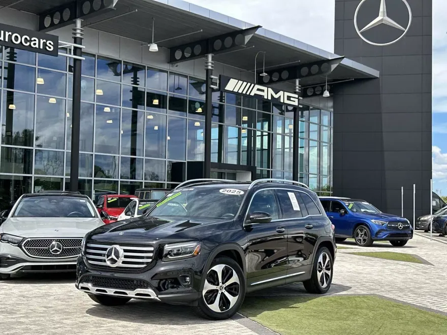 2025 Mercedes Benz GLB 250 photo 1