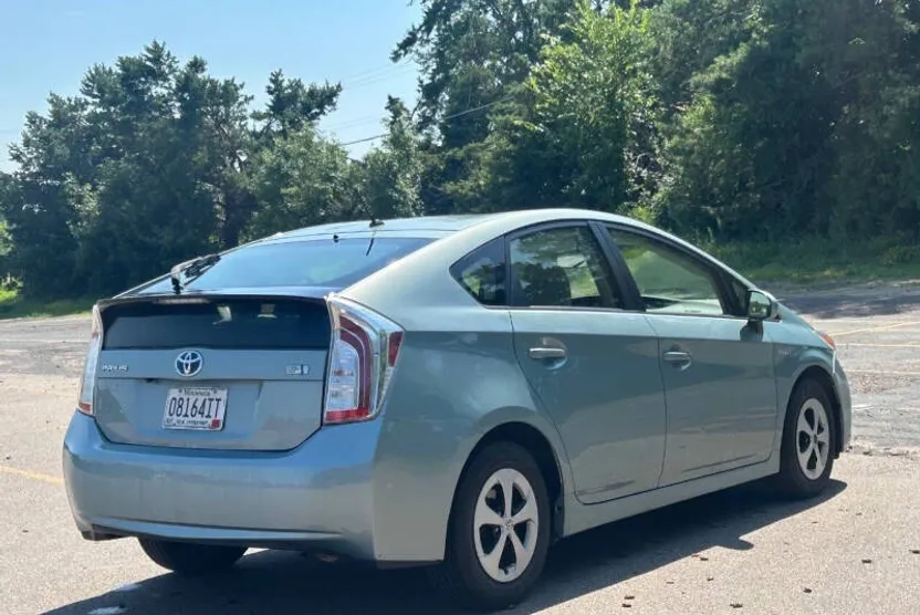 2015 Toyota Prius Four photo 1