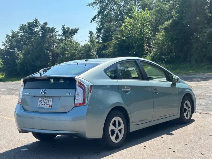 2015 Toyota Prius Four photo 1