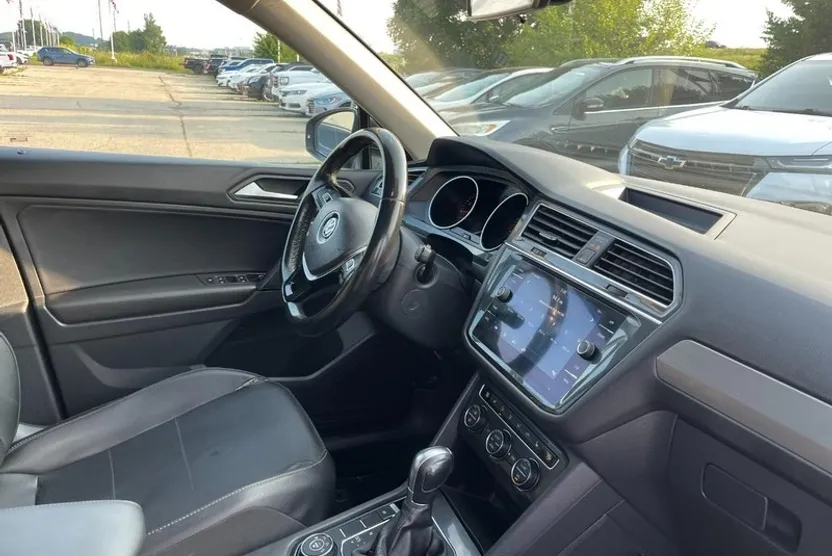 2019 Volkswagen Tiguan SE photo 1