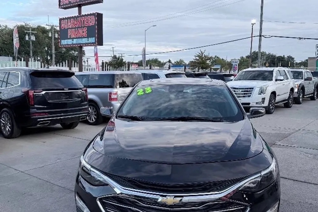 2023 Chevrolet Malibu 1LT photo 1