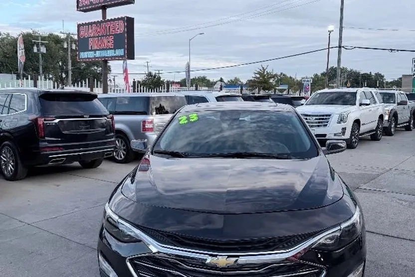 2023 Chevrolet Malibu 1LT photo 1