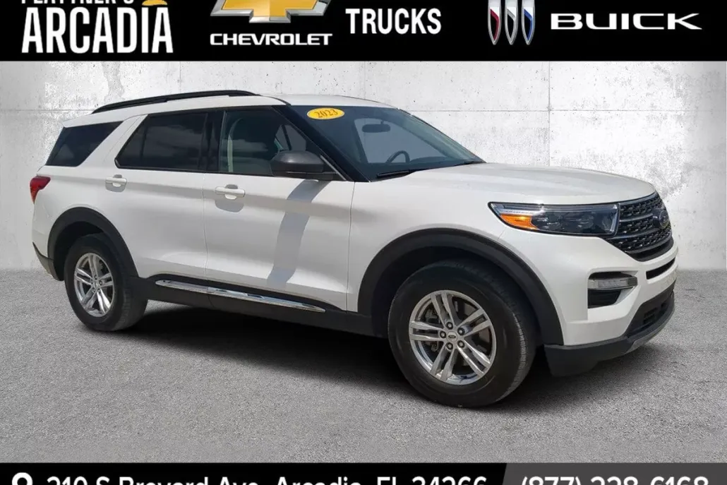 2023 Ford Explorer XLT photo 1