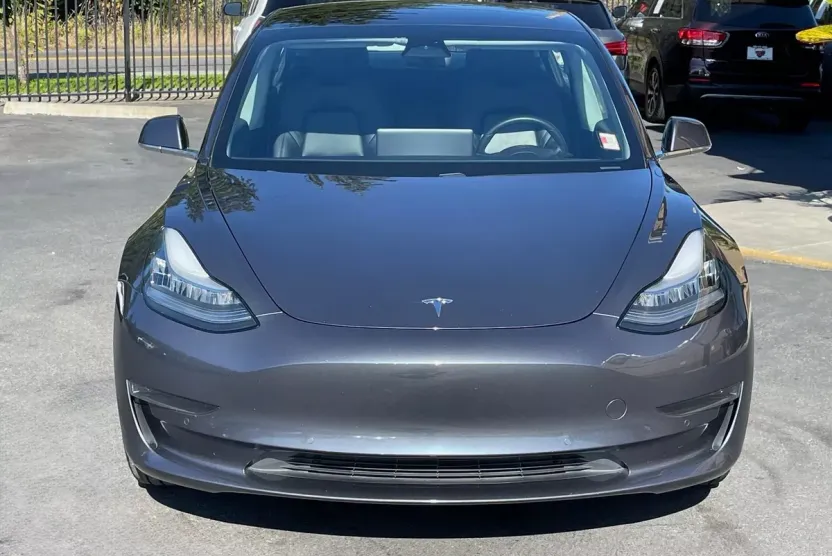 2020 Tesla Model 3 Standard Range Plus photo 1