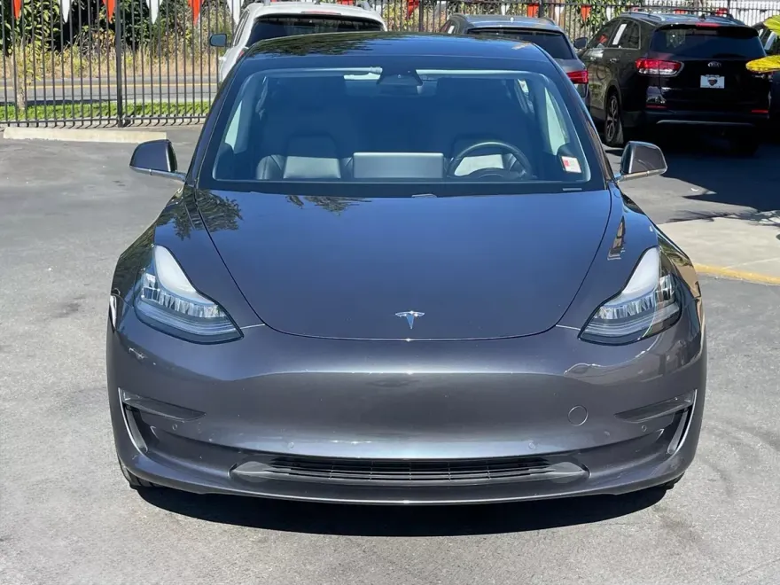 2020 Tesla Model 3 Standard Range Plus photo 1