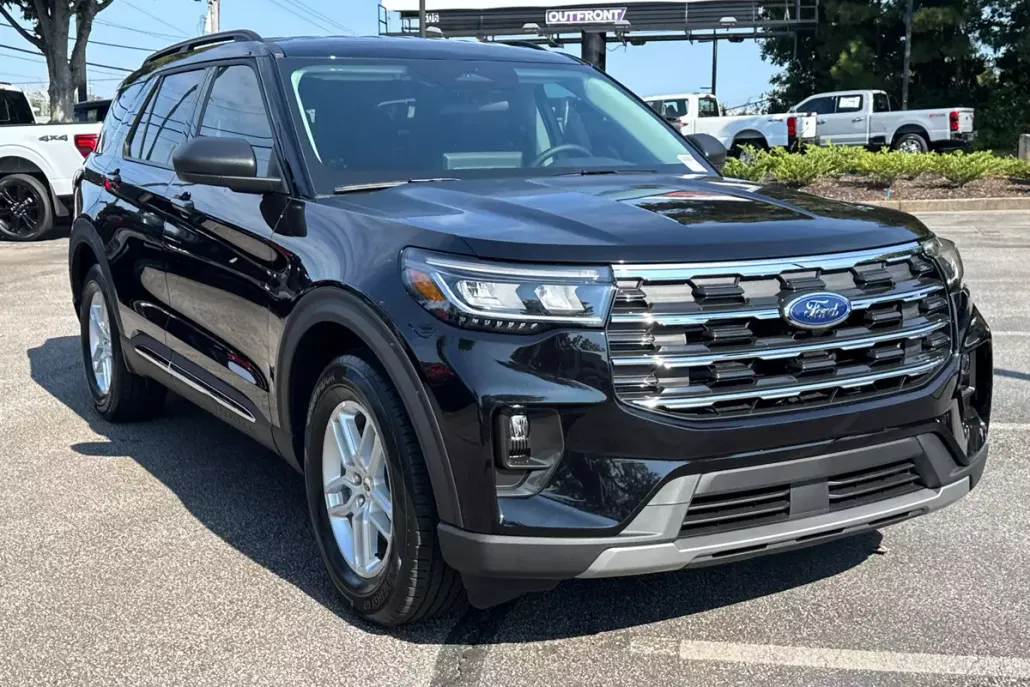 2025 Ford Explorer photo 1