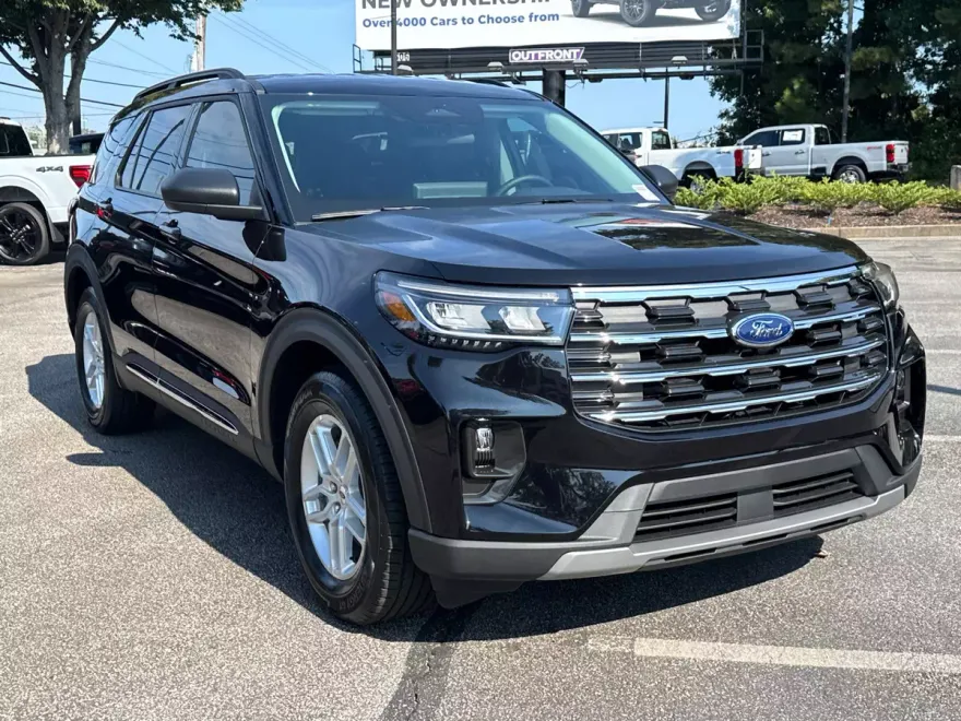 2025 Ford Explorer photo 1