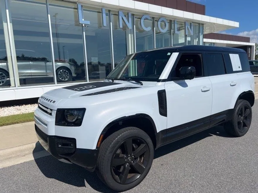 2023 Land Rover Defender 110 V8 photo 1