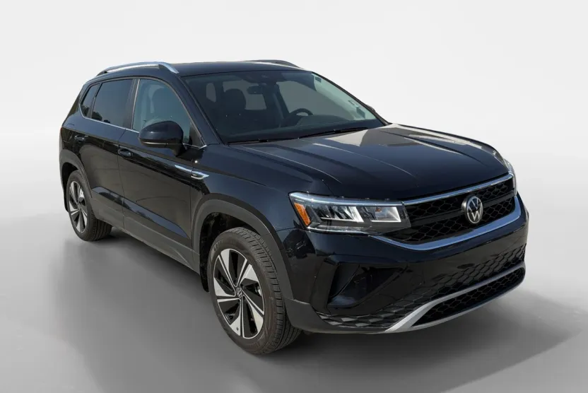 2024 Volkswagen Taos SE photo 1