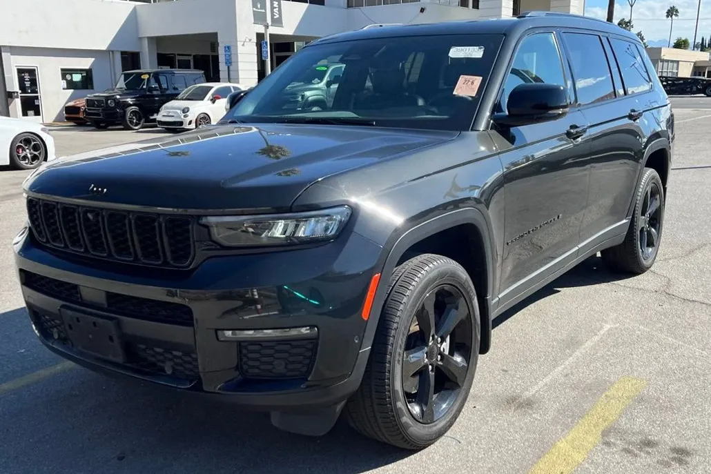 2024 Jeep Grand Cherokee Limited photo 1