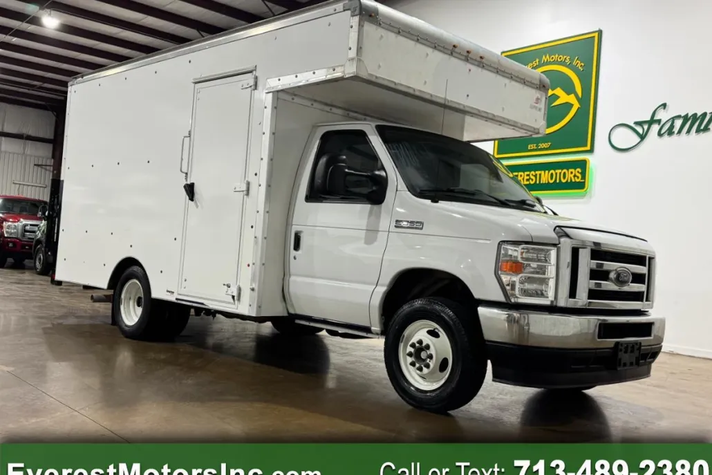 2022 Ford E-350 photo 1
