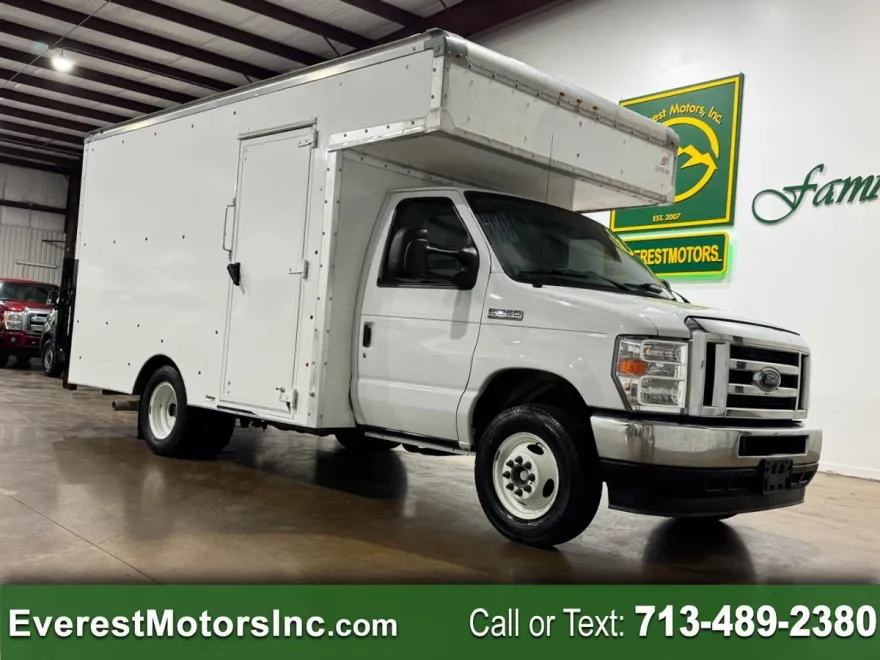 2022 Ford E-350 photo 1