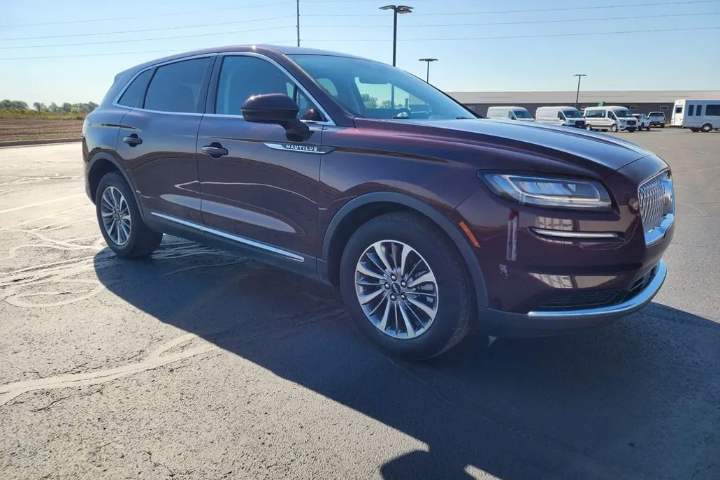 2022 Lincoln Nautilus photo 1
