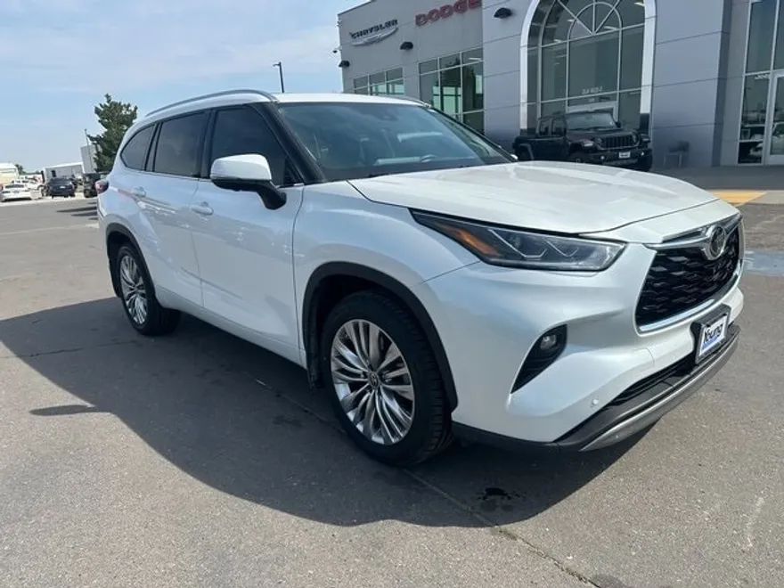 2024 Toyota Highlander photo 1