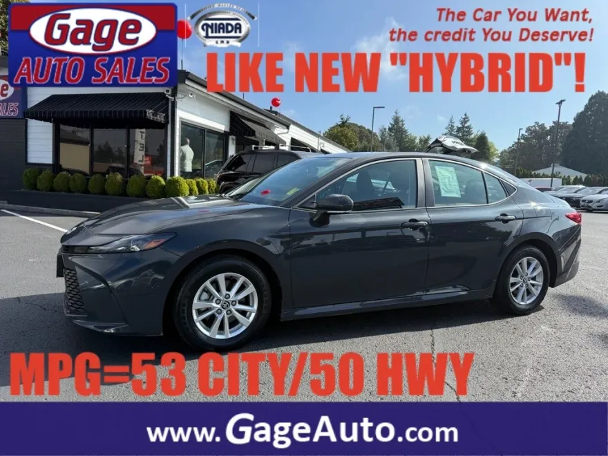 2025 Toyota Camry LE photo 1