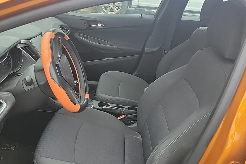 2017 Chevrolet Cruze LT photo 1