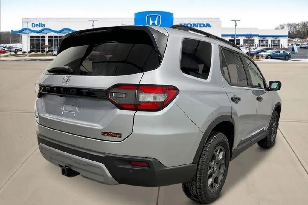 2025 Honda Pilot TrailSport photo 1