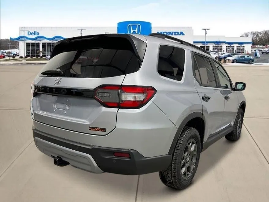 2025 Honda Pilot TrailSport photo 1