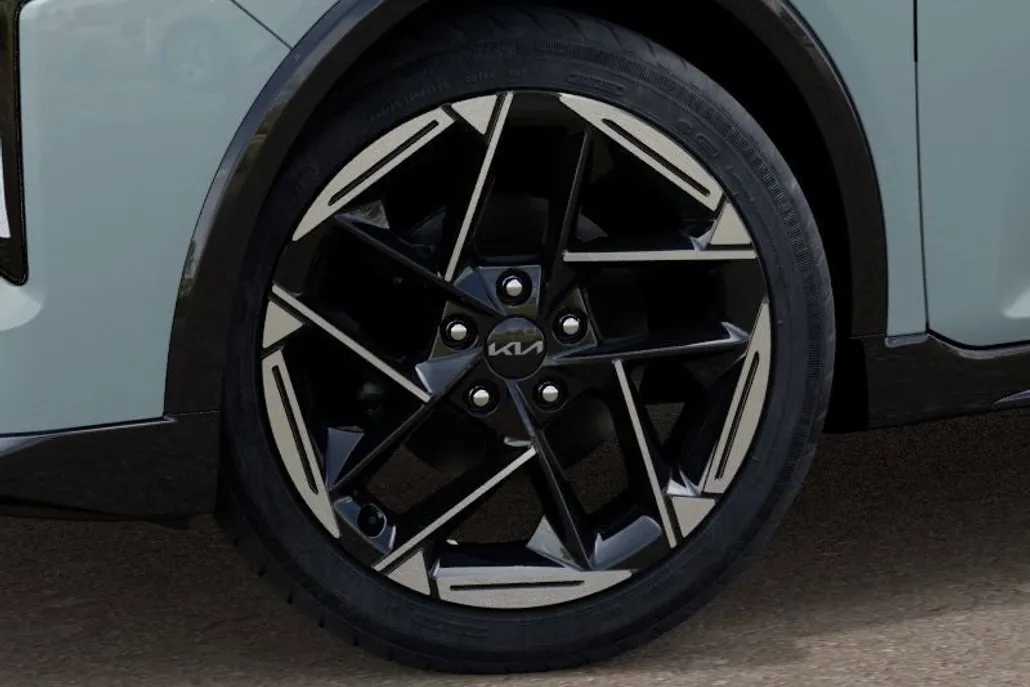 2025 Kia K4 GT-Line photo 1