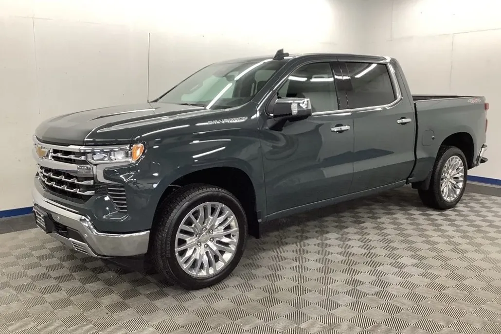 2025 Chevrolet Silverado 1500 LTZ photo 1