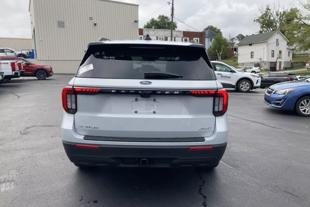 2025 Ford Explorer photo 1