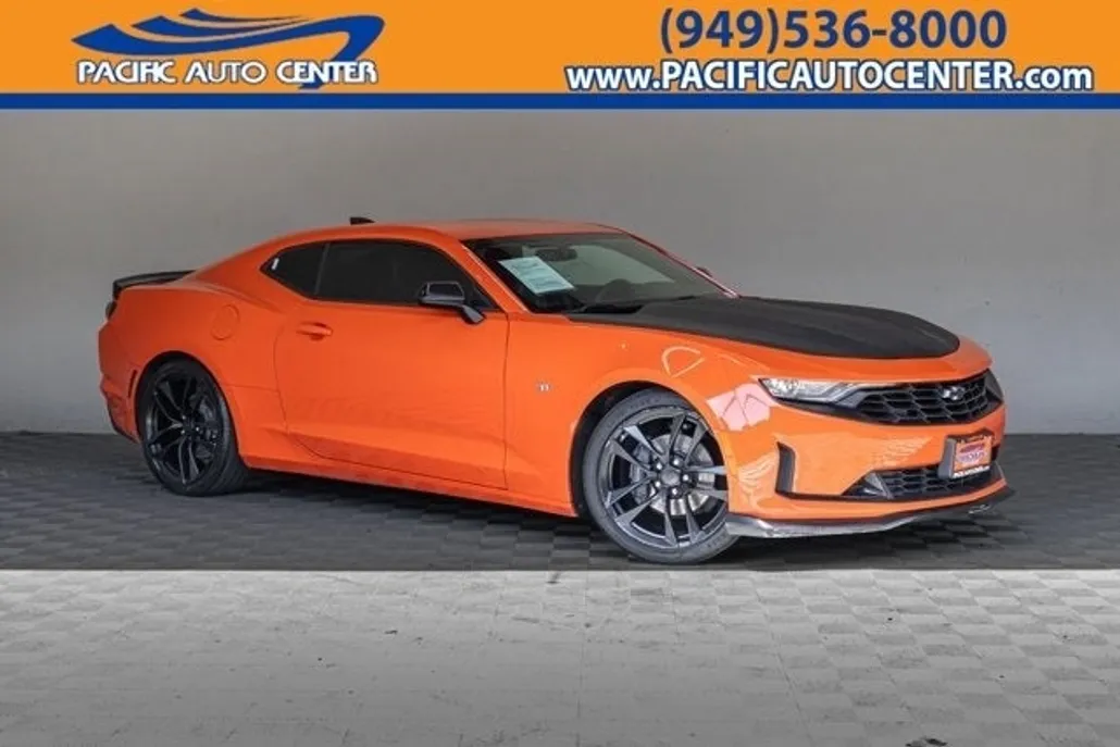 2019 Chevrolet Camaro 1LT photo 1