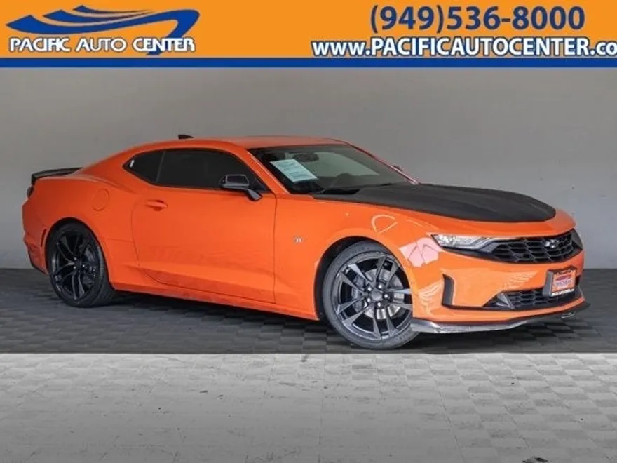 2019 Chevrolet Camaro 1LT photo 1