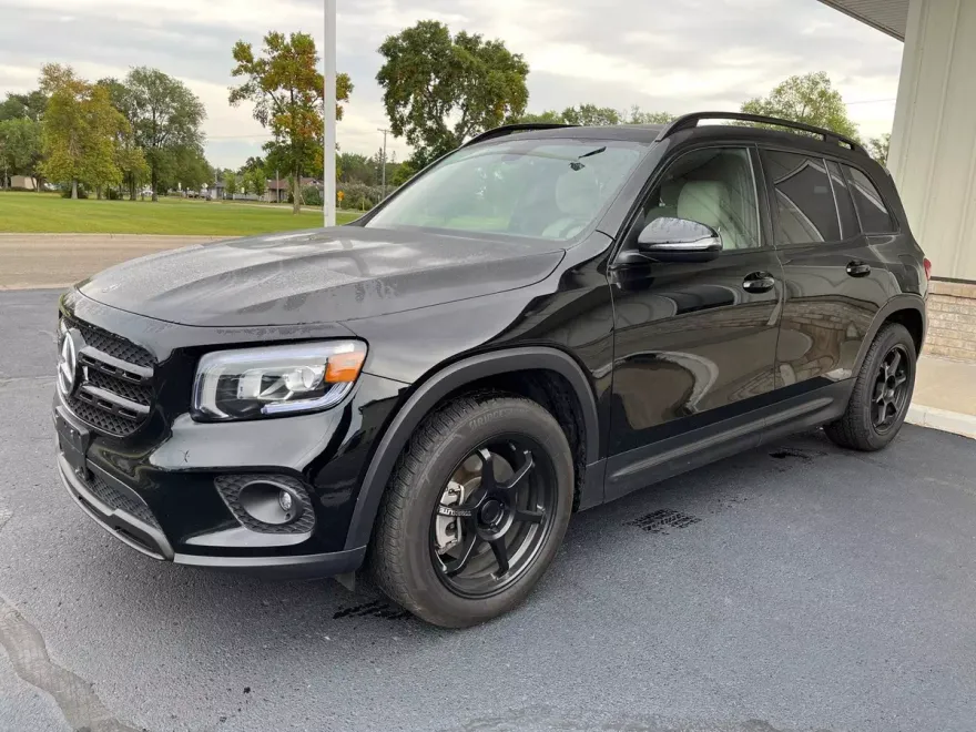 2023 Mercedes Benz GLB 250 4MATIC photo 1