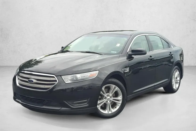 2013 Ford Taurus SEL photo 1