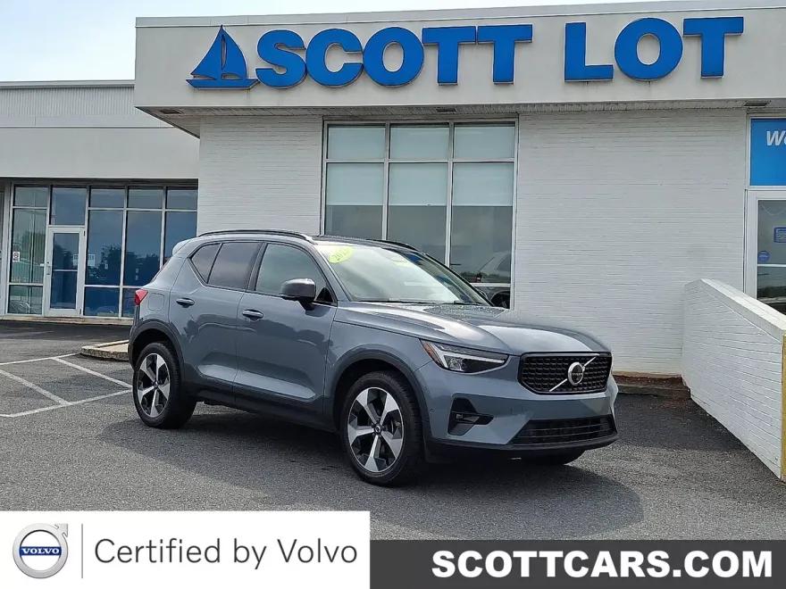 2023 Volvo XC40 Plus photo 1