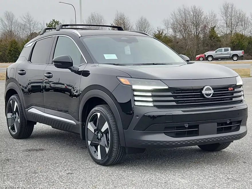 2025 Nissan Kicks SR photo 1