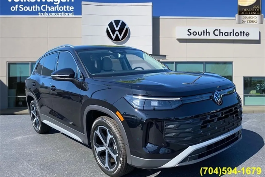 2025 Volkswagen Tiguan SE photo 1