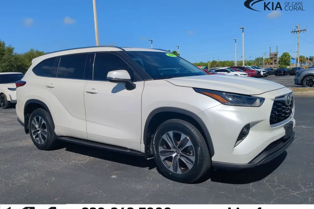 2021 Toyota Highlander XLE photo 1