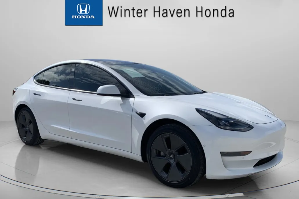 2021 Tesla Model 3 Standard Range Plus photo 1