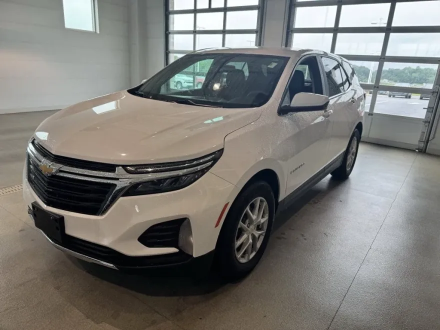 2022 Chevrolet Equinox LT photo 1